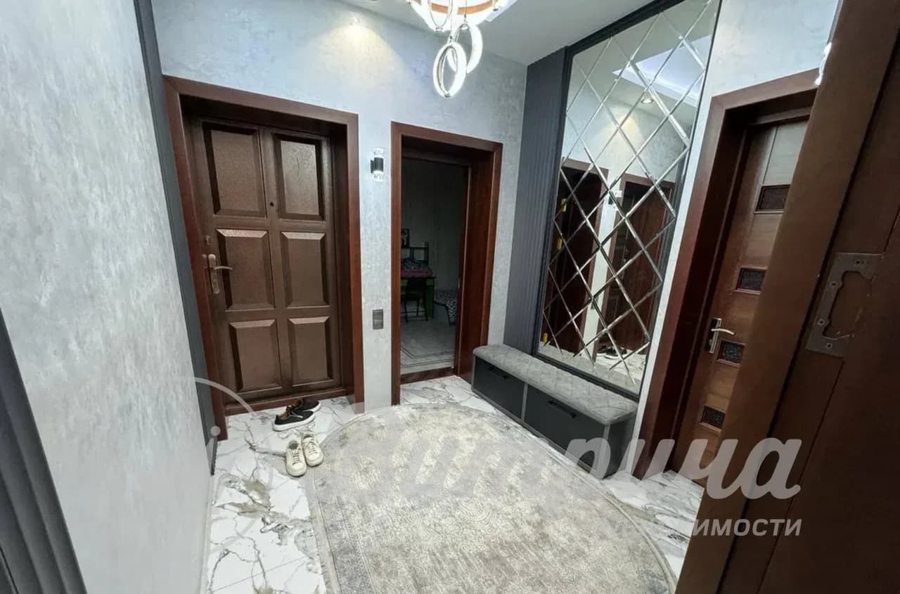 3 комнатная квартира. Гостиница Россия, Кунаева